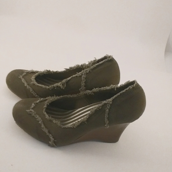 Spot On Gloria- 4 Women's Size 8.5 Canvas Green Stacked Wedge Heels. - Picture 10 of 12